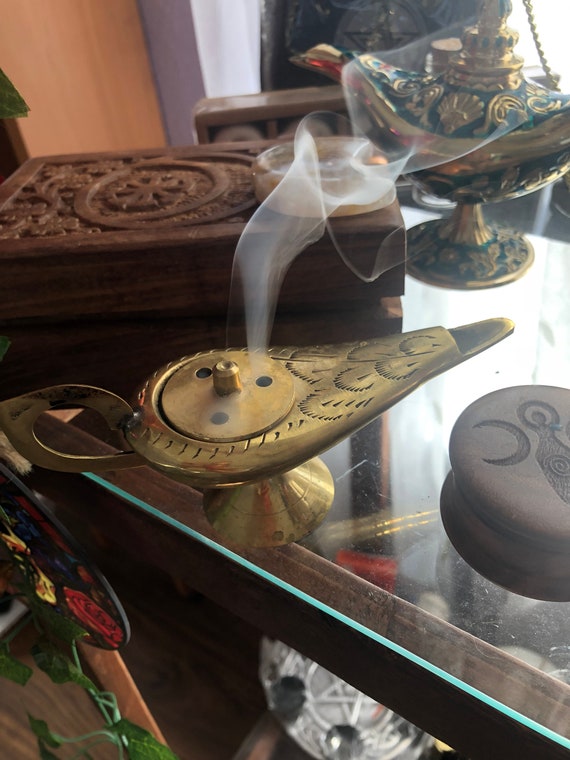 Djinn gennie cone/stick incense burner display; brassvlamp spirit vessel