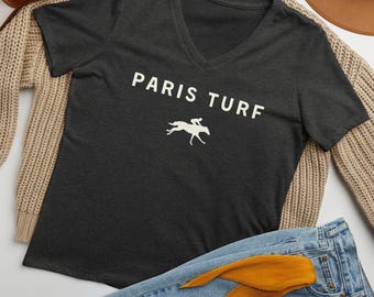 Paris Turf (Paris Horse Racing in French) - Women’s Relaxed V-neck T-shirt