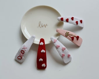 Pinces à pression brodées pour la Saint-Valentin : pinces à cheveux coeur en lin