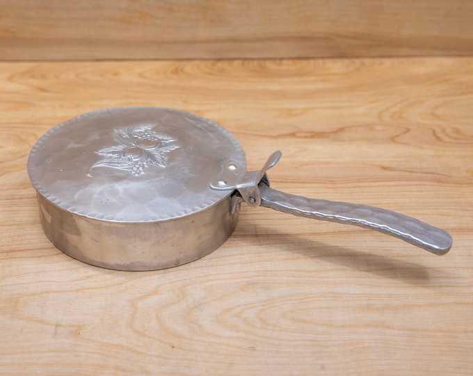 Vintage Everlast Silver Crumb Catcher, Hammered Aluminum Hand