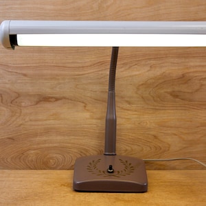 Vintage Gooseneck Lamp, MCM Keystone Desk Lamp, 70s Metal Task Lighting, Toleware Laurel Designed Shade & Base MCM Gooseneck Desk Lamp