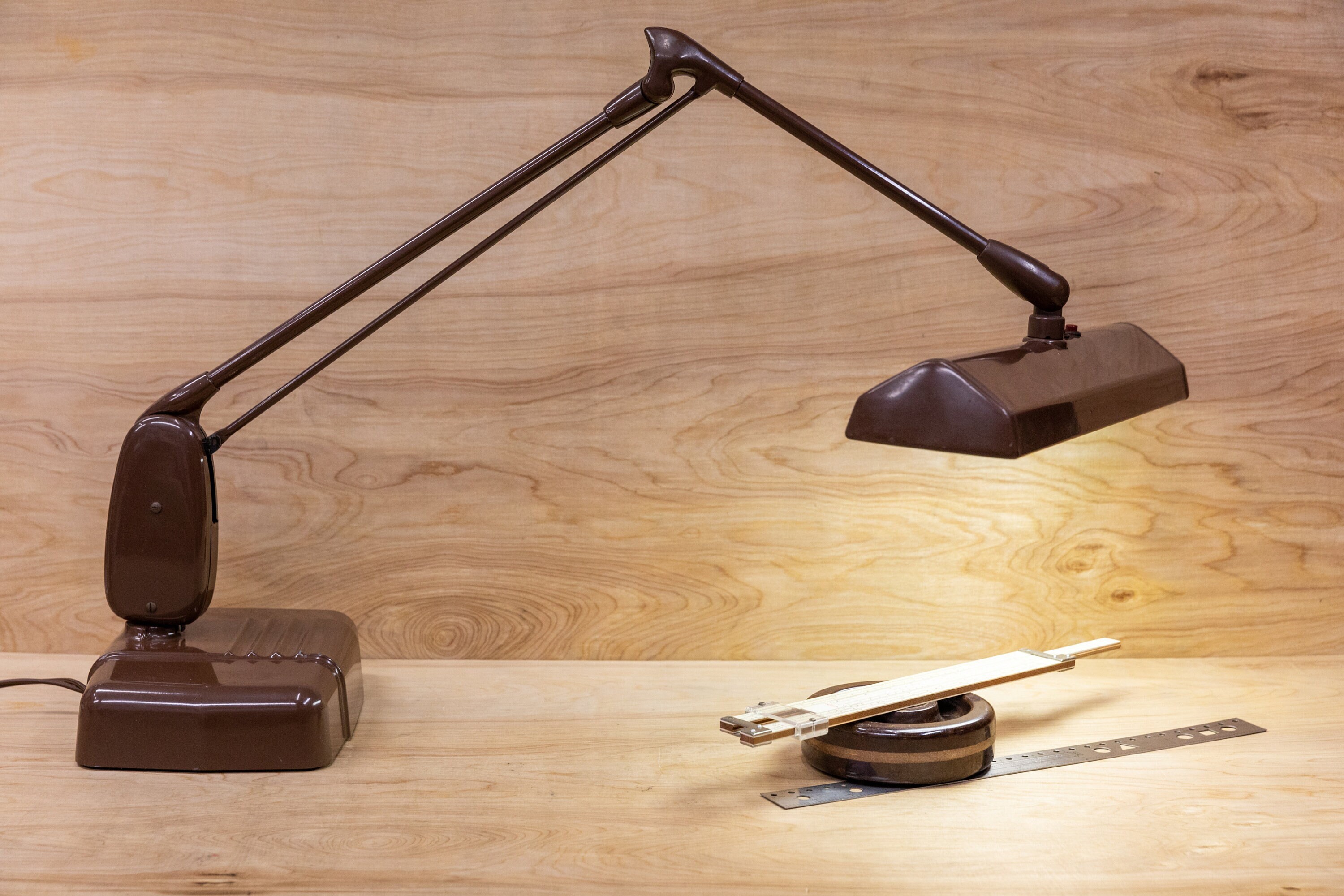 Dazor 3D Circline Magnifying Desk Lamp