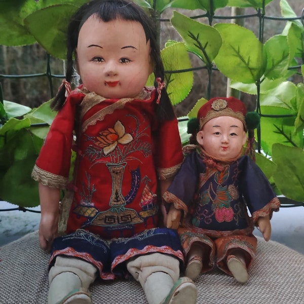Deux poupées orientales antiques chinoises en composition