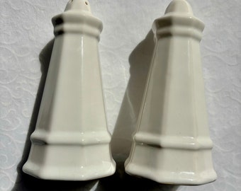 Juego de salero y pimentero vintage Pfaltzgraff Heritage de color blanco y crema