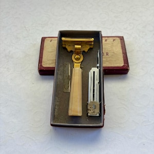 Vintage Schick Eversharp Injector Razor with Yellow Art Deco Bakelite Handle - Includes 1 Blade in Original Packaging
