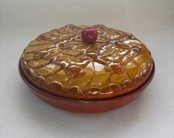 Vintage Raintree Ltd. Covered Ceramic Terracotta Apple Pie Plate Dish Keeper with Lid - 9.5” in Diameter