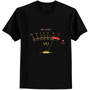 Peut inclure: T-shirt noir avec un graphique d'un VU-mètre, un appareil d'enregistrement audio courant. Le compteur est étiqueté "dB LEVEL" et comporte des marques de 0 à 100. L'aiguille pointe vers la marque "PEAK".