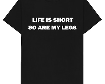A vida é curta, assim como minhas pernas, piada engraçada, camiseta de humor