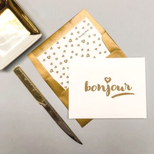 Tarjeta de felicitación Bonjour Letterpress // Hola // Tarjeta de felicitación plegada caligráfica Bonjour en papel 100% algodón en tinta dorada // Hola francés