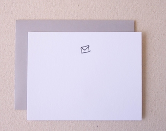 Juego de tarjetas tipográficas: diseño de sobre, tarjetas de algodón con sobres grises