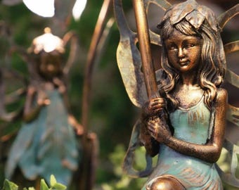 Resin Fairy with Solar Light Flower or Bubble - Magical Sculpture for Indoors Outdoor Garden Decoration Fairy Garden Light Up