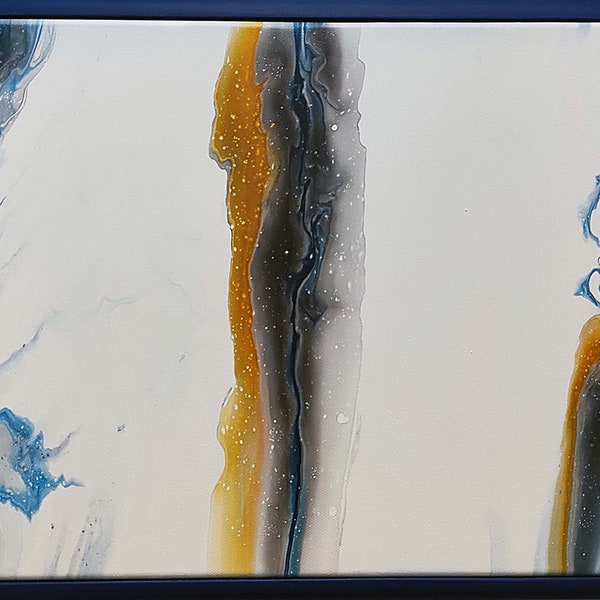 Tableau Abstrait Coulée Acrylique - Art Fluide - Acrylique Pouring - Bleu, Ocre Jaune, Noir sur fond Blanc - Cadre Bleu