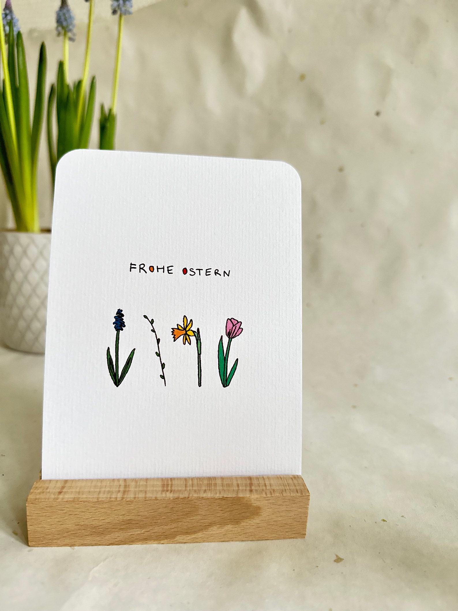 Frohe Ostern - Karte Mit Hasen Im Aquarell-Stil, Blumen & Text