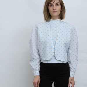 Women&#39;s Vintage Cropped Polka Dot Blouse | Button up Back | Baby Blue and White | Small