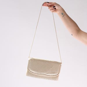 Bolso de hombro vintage de malla metálica para mujer / Blanco/Crema / Excelente estado