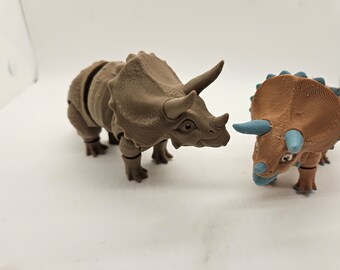 Elastyczny Triceratops: Ruchomy, przegubowy model dinozaura