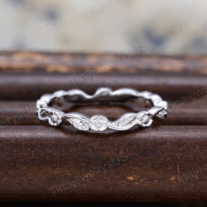 Fede nuziale dritta ispirata alla natura. Unico anello semplice con fiore a forma di foglia in oro bianco 10k/14k. Anello coordinato da sposa impilabile. Regali di promessa per le donne.