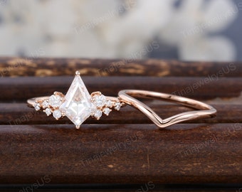 Conjunto de anillo de compromiso de moissanita con corte de cometa, anillo de compromiso de oro rosa, conjunto nupcial de diamantes de racimo vintage, anillo de boda curvo simple para mujeres