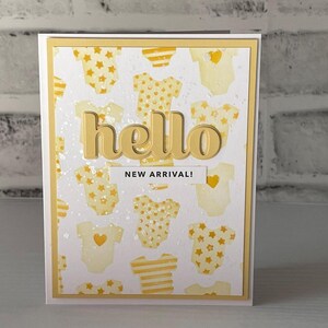 Tarjeta neutral de género, tarjeta de baby shower, tarjeta de bebé recién nacido, tarjeta de bebé de recuerdo, tarjeta amarilla, tarjeta de felicitación con amor, hola nueva llegada, onesie