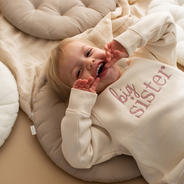 Besticktes Sweatshirt für die große Schwester - Babymitteilungs-Sweatshirt - Big Sis Top - ältere Sibling Baby-Ankündigung - Big Sister gesprenkelt