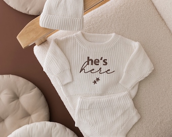 He's Here Knitted Baby Outfit Embroidered Newborn Baby Gifts Neutral Baby Gifts Boys Girls Knitted Hello World Set