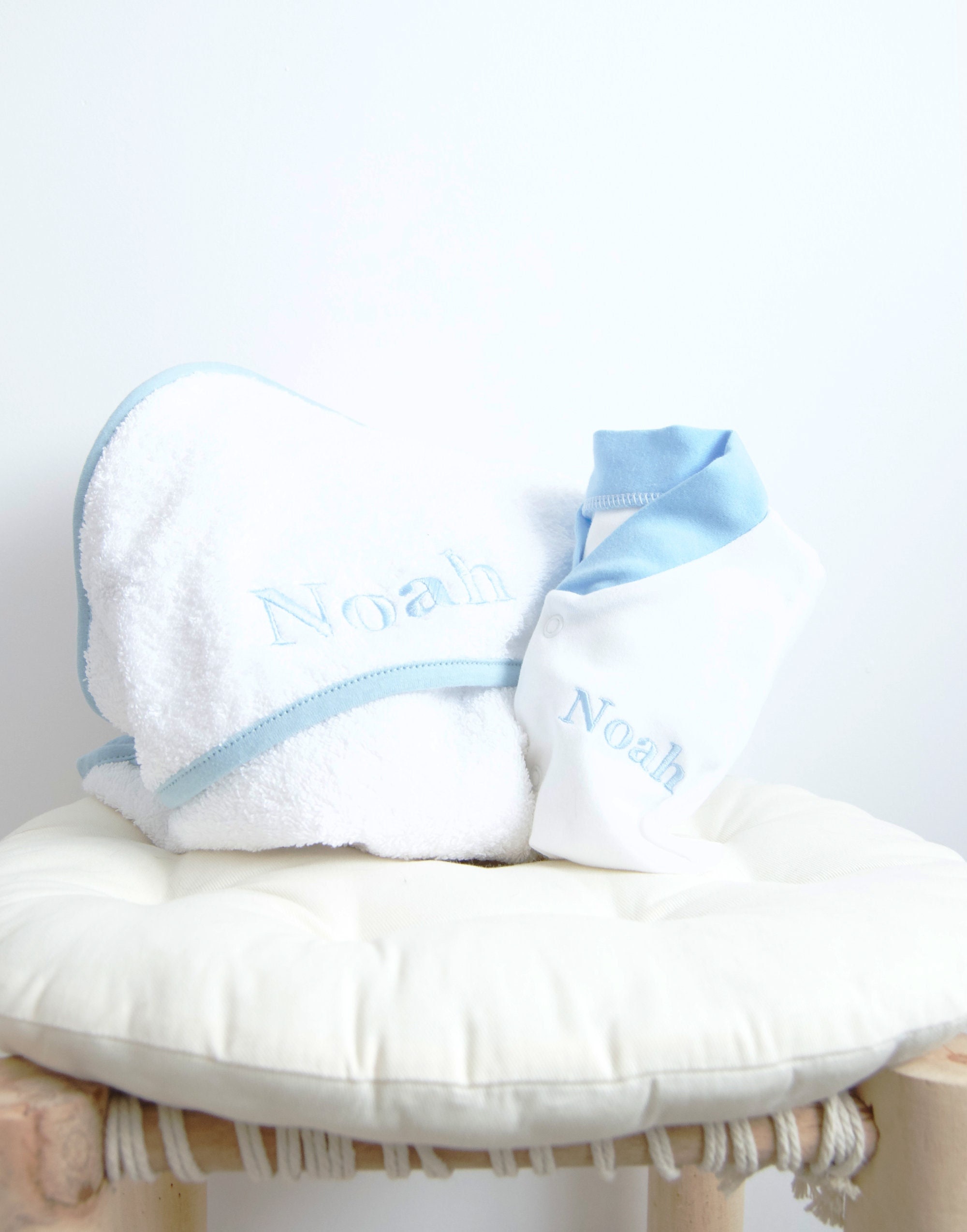 Asciugamano in cotone con cappuccio con animali / Regalo per neonato /  Asciugamano per neonato con nome personalizzato / Regalo per il bagnetto /  Regalo per baby shower -  Italia