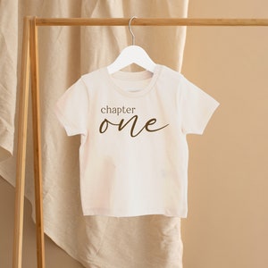 T-shirt d'anniversaire du chapitre un - haut d'anniversaire - haut de premier anniversaire de garçons de filles - un anniversaire - brodé