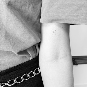 Zodiac Sign Pisces - Natural Temporary Tattoo | 2-week tattoo | Semi-permanent tattoos