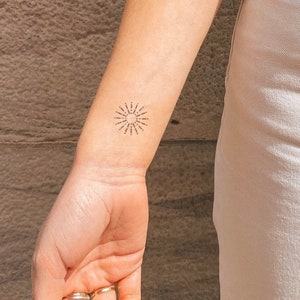 Tiny Sun - Natural Temporary Tattoo | 2-week tattoo | Semi-permanent tattoo