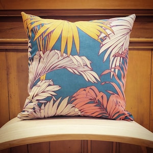Square cushion 45 x 45 cm or 60 x 60 cm, removable cover, invisible zipper, foliage pattern, handmade in France.