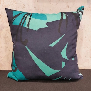 Square cushion 45 x 45 cm or 60 x 60 cm, removable cover, invisible zipper, blue, handmade in France.