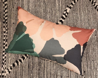 Rectangular cushion 55 x 35 cm or 45 x 25 cm, removable cover, invisible zipper, ginkgo leaf pattern, handmade in France.