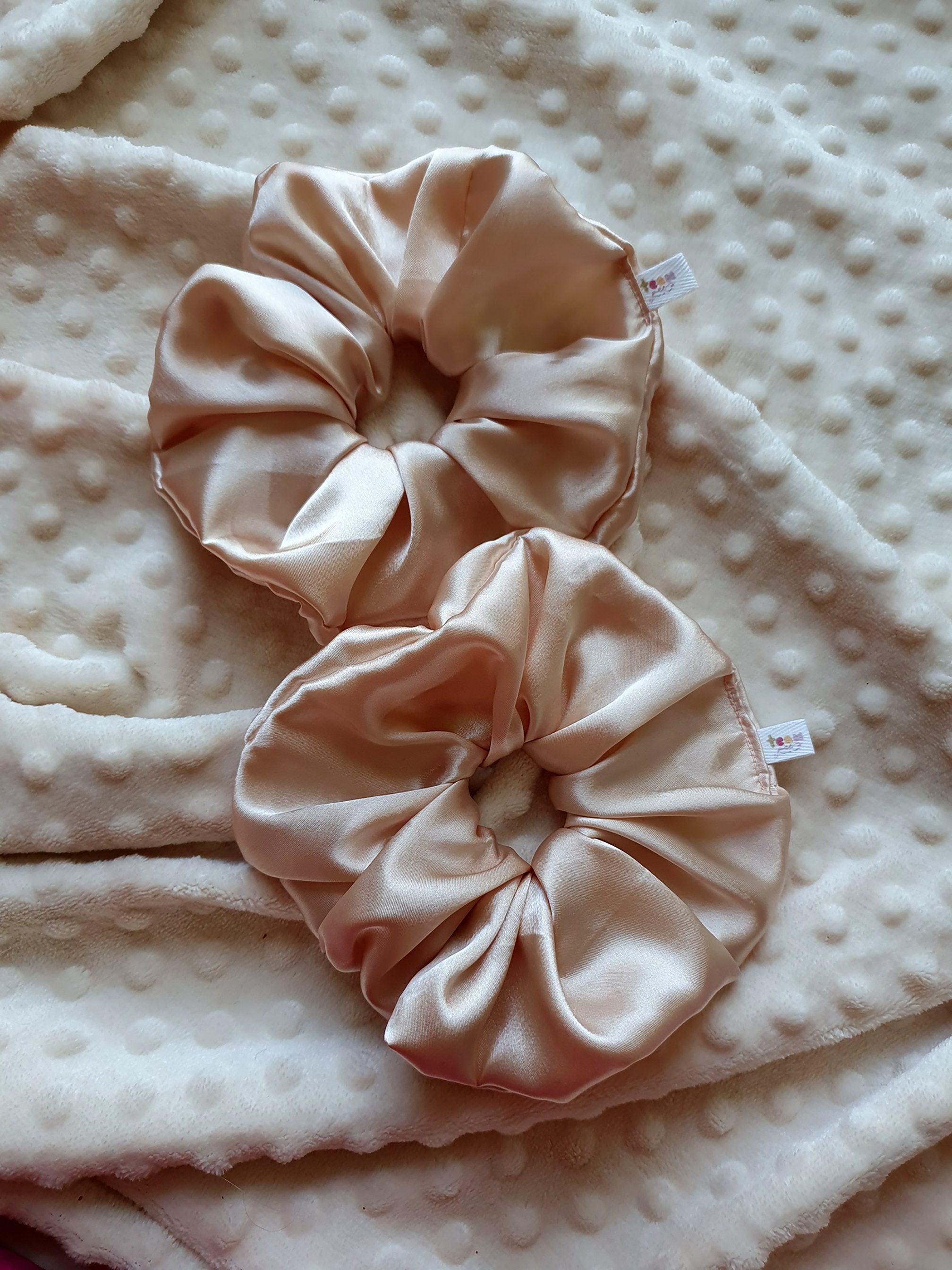 Élastique à Cheveux En Dentelle Rose Thé – Hyper élégant Et Super Doux, Parfait Pour Accessoiriser Ta Coiffure !