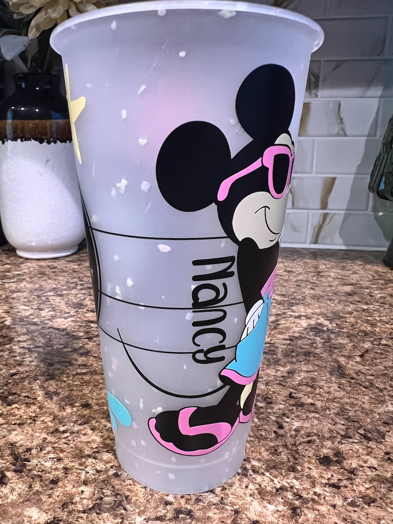 Musse Pigg Sommarmugg | Disney Vacation Starbucks Tumbler | Strandvibbar Återanvändbar 24oz Venti | Kryssningspresent Handgjord bild 4