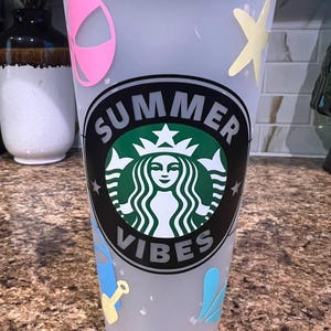 Musse Pigg Sommarmugg | Disney Vacation Starbucks Tumbler | Strandvibbar Återanvändbar 24oz Venti | Kryssningspresent Handgjord bild 2