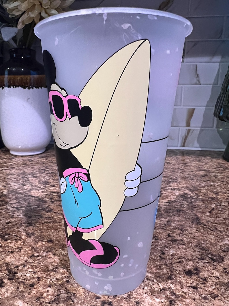 Musse Pigg Sommarmugg | Disney Vacation Starbucks Tumbler | Strandvibbar Återanvändbar 24oz Venti | Kryssningspresent Handgjord bild 6