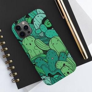 Peut inclure: Une coque de t&eacute;l&eacute;phone verte et bleue avec un motif fantaisiste de cactus et d'autres plantes en dessin anim&eacute;.