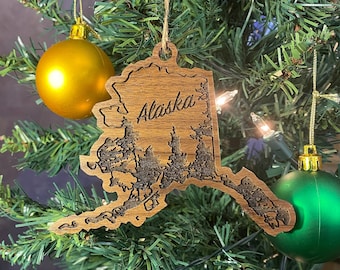 Alaska Ornament Zustand Form | AK Bäume Ornament | Alaska State Umriss Geschenk | Gravierte Holz Bäume | Hölzerne Weihnachtsgeschenk-Strumpf-Stuffer