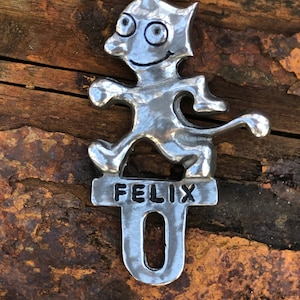 Adorno para matrícula de reproducción vintage de Felix