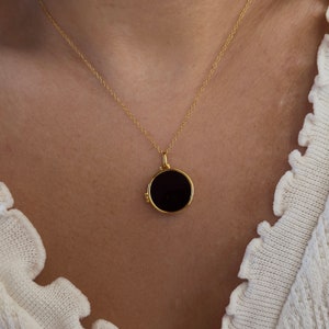 Siempre Round Gold Photo Locket Necklace - Onyx