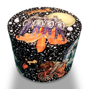 Caja de baratijas con collage espacial