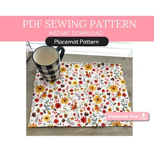 Può includere: Un sottopiatto rettangolare con un motivo floreale con girasoli, foglie e uccelli. Una tazza a scacchi bianchi e neri è appoggiata sul sottopiatto. Il testo "PDF Sewing Pattern" e "Placemat Pattern" è incluso.