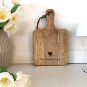 Personalisiertes Schneidebrett Holzbrett Herz Shabby Holz Hygge Landhaus Mangoholz Herz