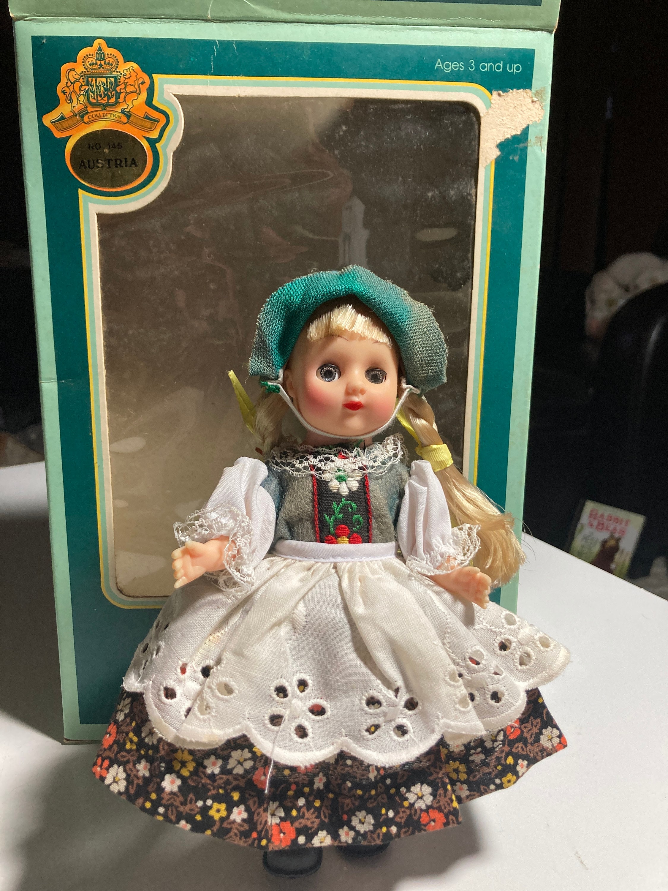 Dolls of All Nations Bookshelf Collectibles Austria #145 Vintage 7