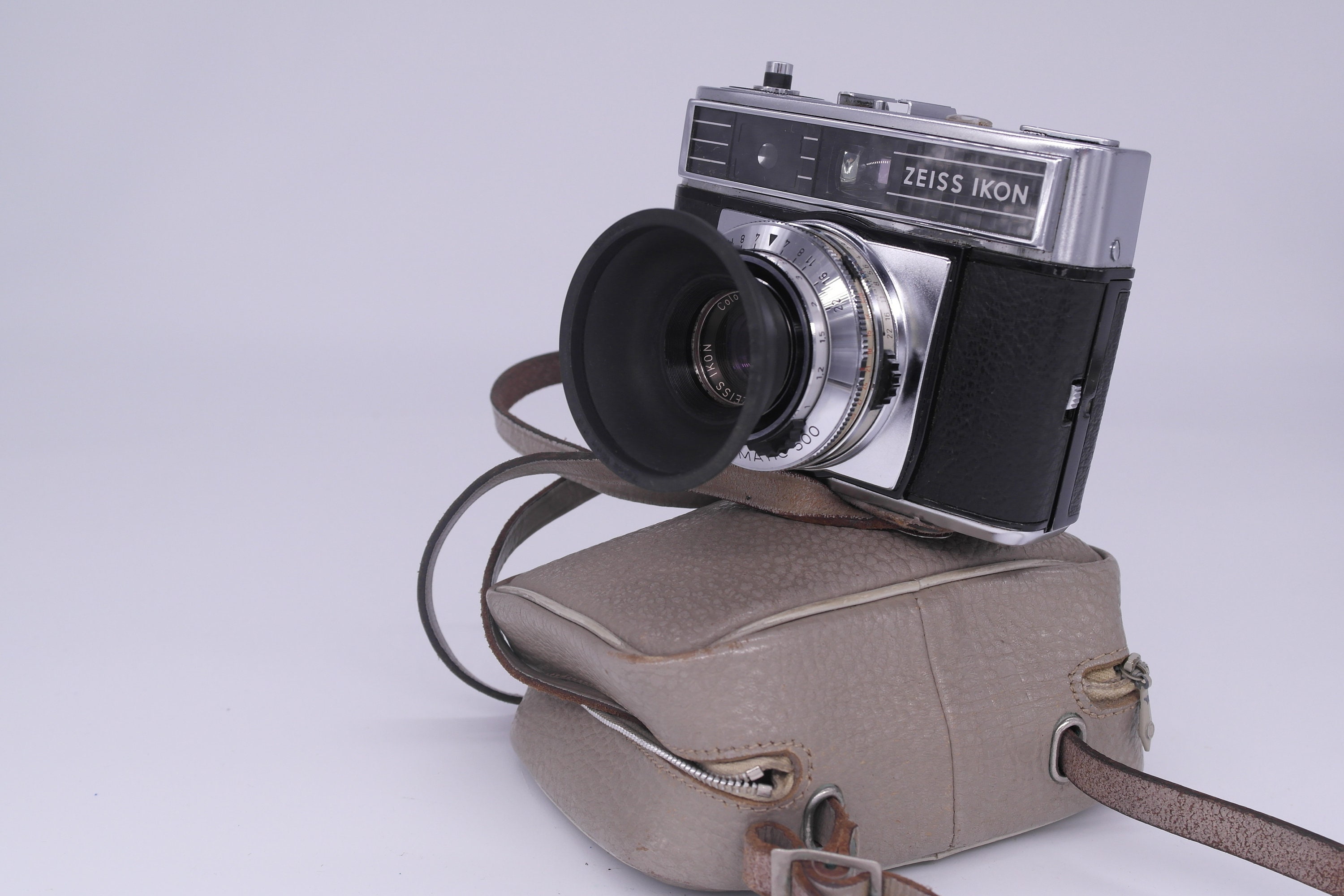 Zeiss Ikon Contessamat SE: 35mm Rangefinder Camera, Color-pantar