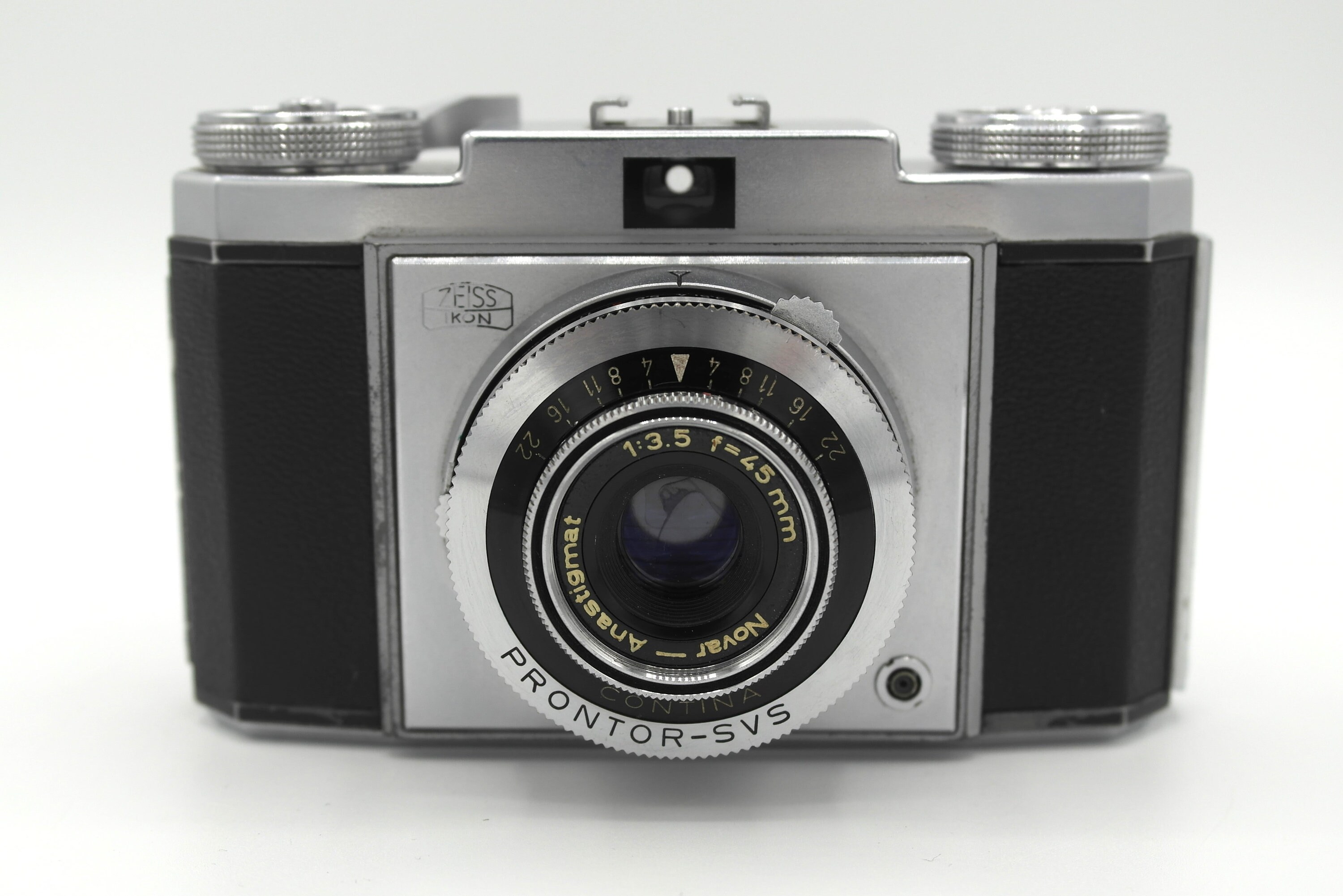 ZEISS Ikon コンティナ Novar 45 mm f3.5 独製　美品 今日のぶらりは ZEISS IKON CONTINA Novar-Anastigmat 45mm F3.5