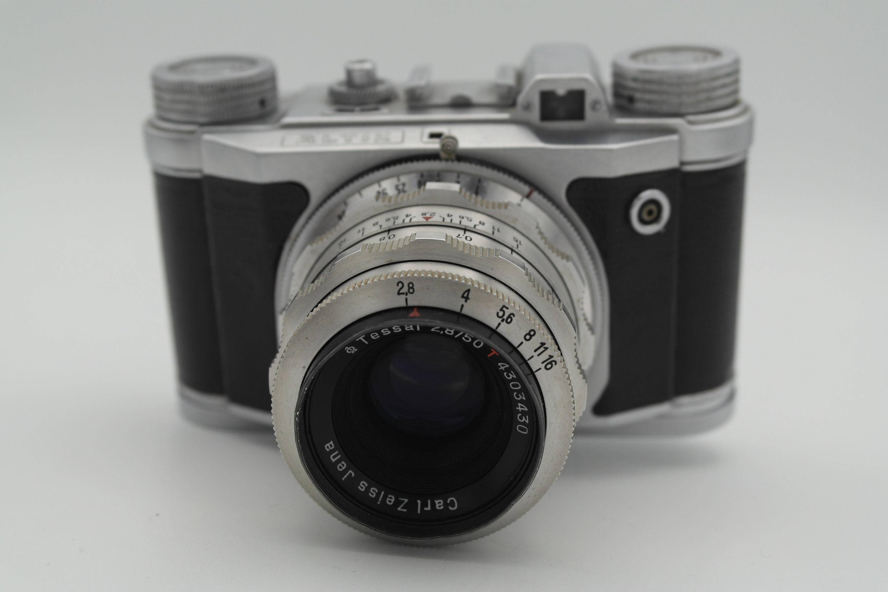 Altissa Altix V With Carl Zeiss Jena Tessar 2,8/50 RED T F Altissa Altix V With Carl Zeiss Jena Tessar 2,8/50 RED T F