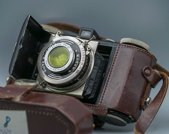 キセノンレンズとレザーケース付きヴィンテージKodak Retina IIcカメラ