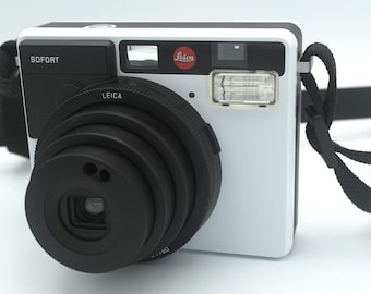 Cámara Leica Sofort Blanca, Cámara Instantánea con Lente Automatik Hektor 12.7/60 + Funda Original + Cargador de Batería