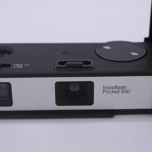 INSTAFLASH POCKET 810 is a camera for microfilms of the &quot;110 pocket&quot; standard